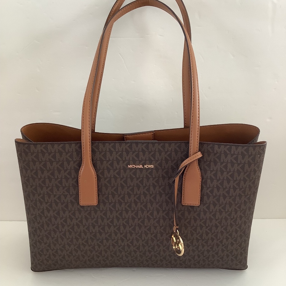 Authentic Michael Kors Medium Jet Set travel Handbag Purse New